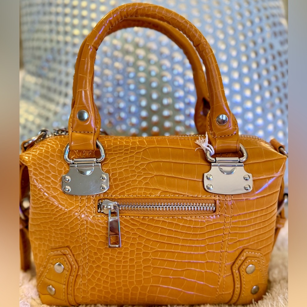 👜 Chic Cognac Brown Croc Embossed Handbag